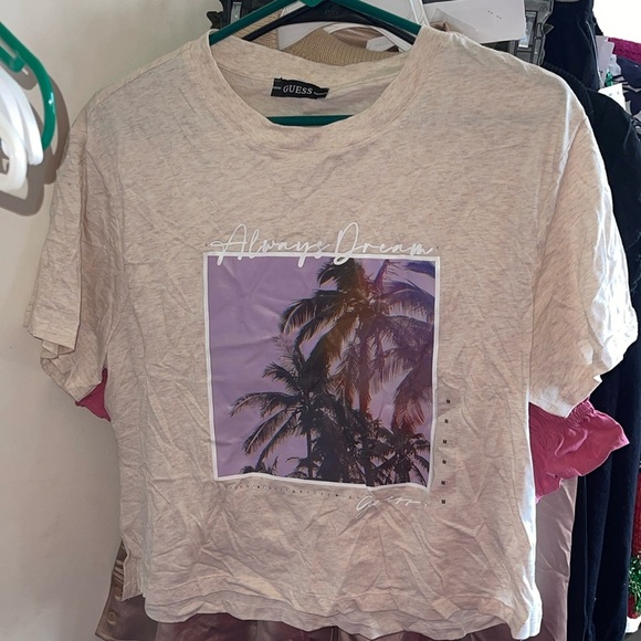 Guess brand tshirt - Picture 1 of 7